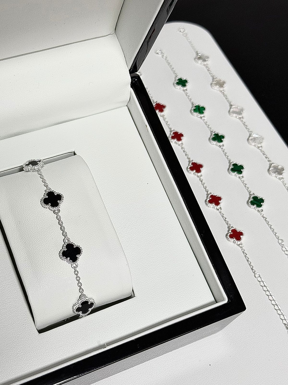 Van Cleef & Arpels PLATA S.925 (NEGRA)