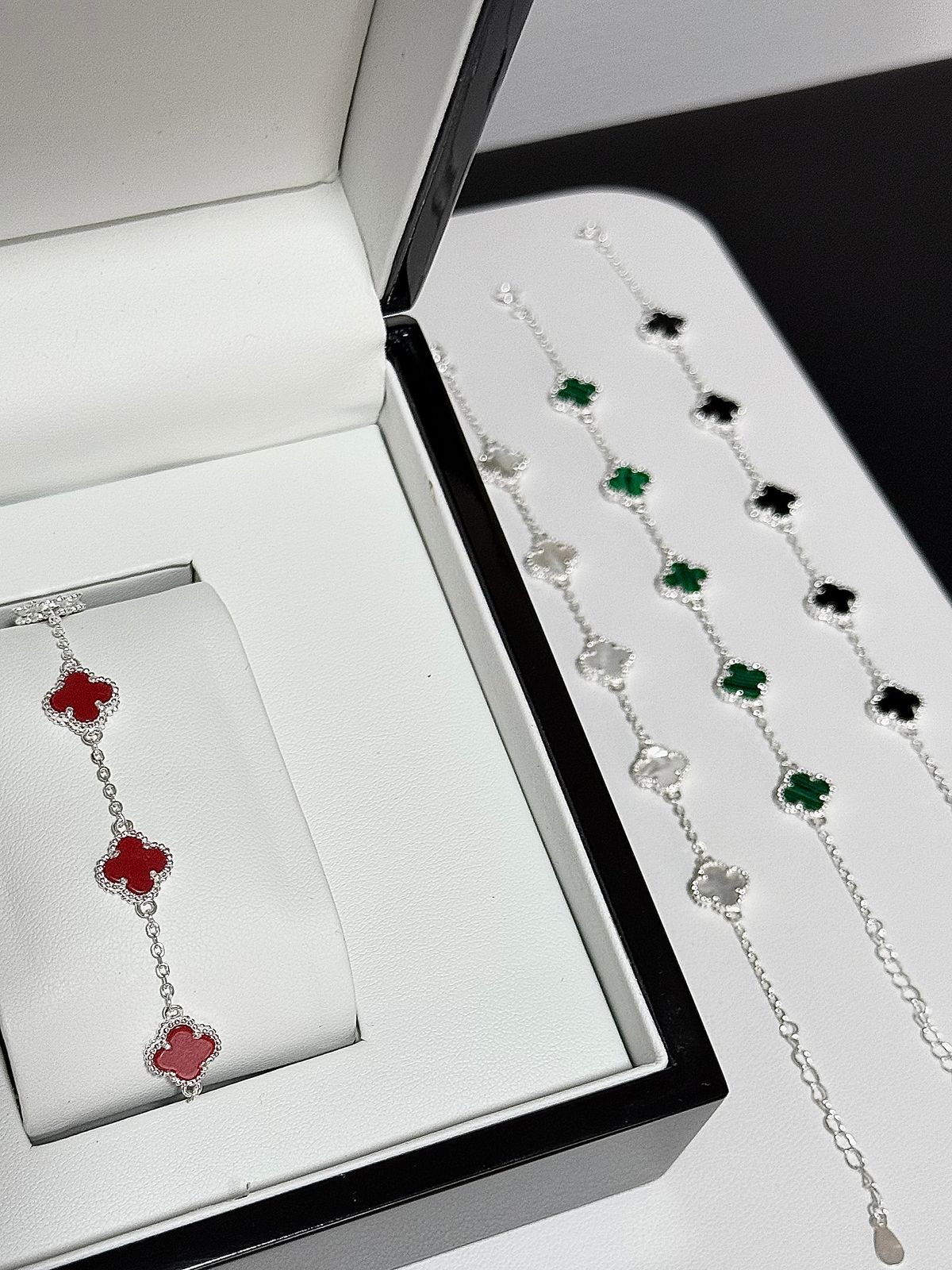 Van Cleef & Arpels PLATA S.925 (ROJA)