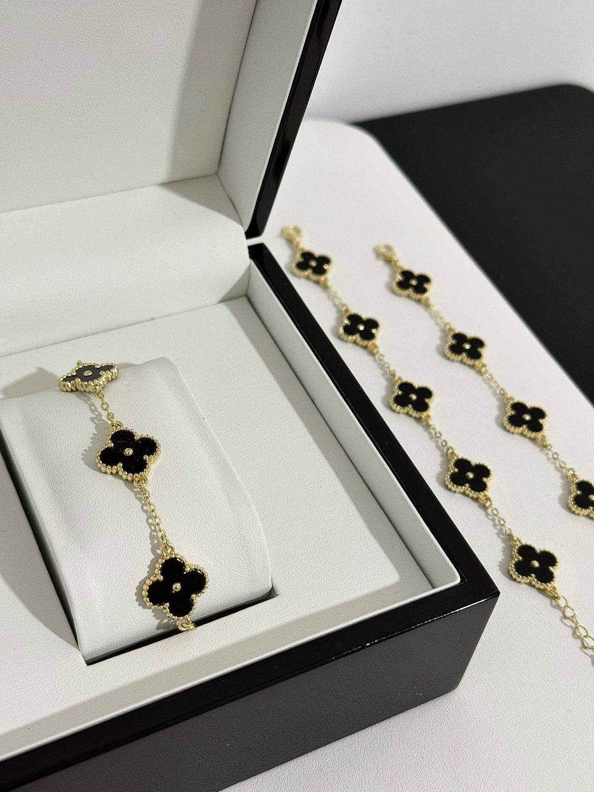 Van Cleef & Arpels oro 18k(laminado) NEGRO