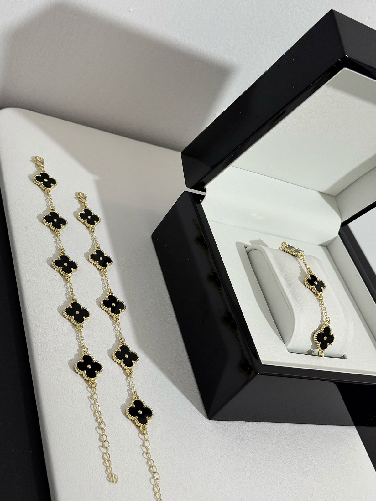 Van Cleef & Arpels oro 18k(laminado) NEGRO