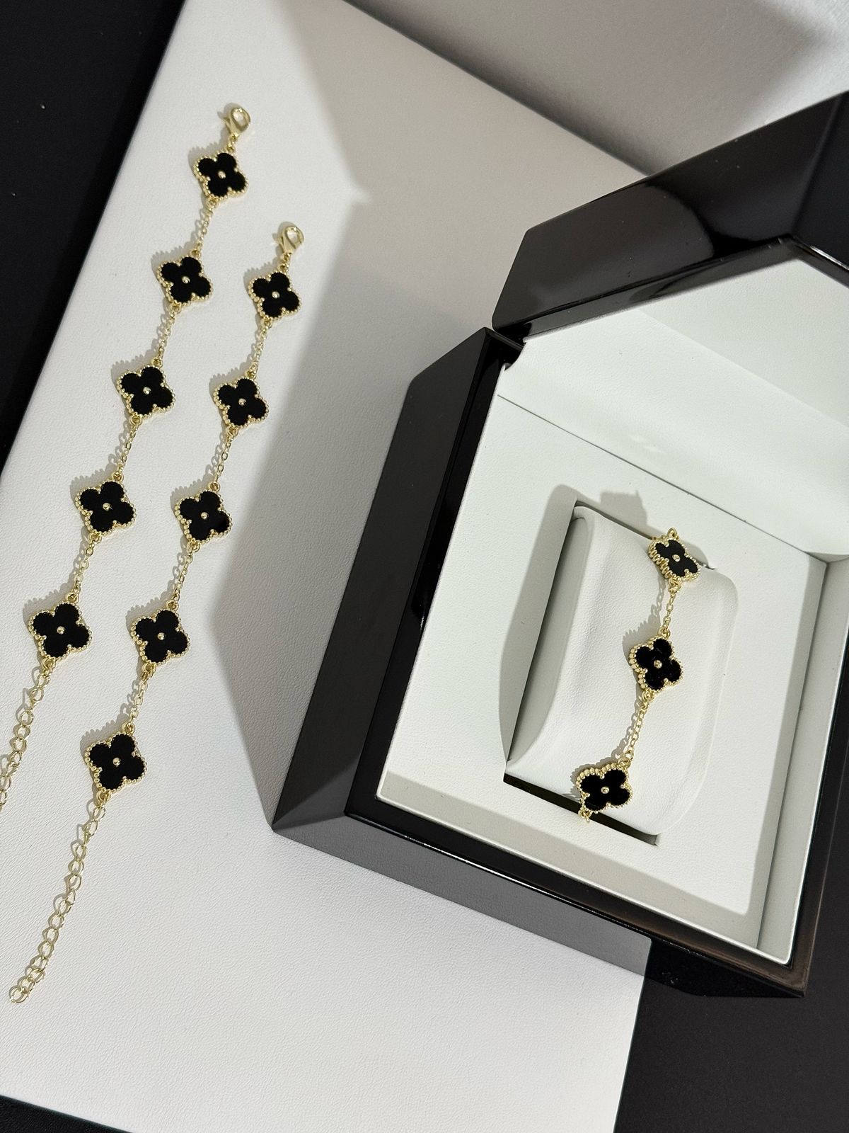 Van Cleef & Arpels oro 18k(laminado) NEGRO